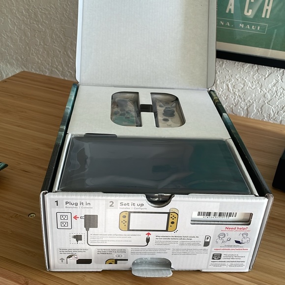 NIB Nintendo Switch Oled Legend of Zelda Tears Of The Kingdom Bundle - Picture 12 of 13